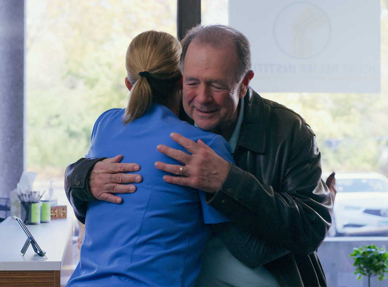 Hugpatient-mobile-1 Hugpatient-mobile-1